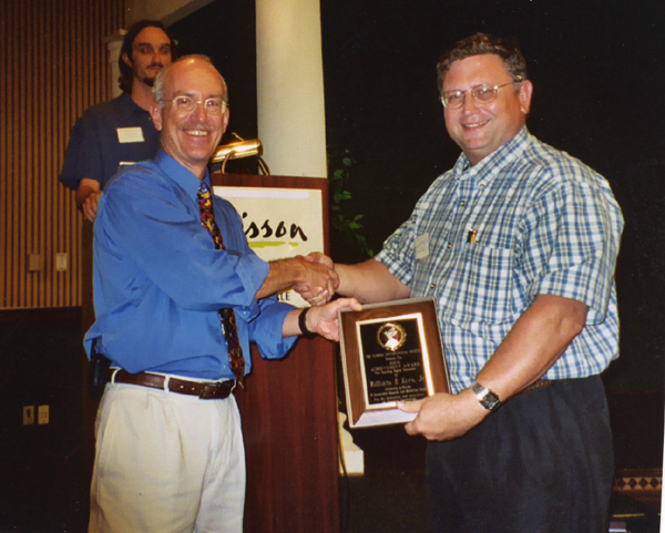 Bill Kern receives FES award for extension Entomology from 2004-05 President, Steve Lapointe